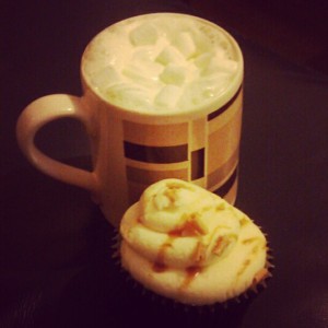 Seeing as I've been working my butt off over the weekend which you lovely lot will get to see in my next blog post, i thought i would treat myself to a lovely hazelnut white hot chocolate with whipped cream and marshmellows and a lovely salted caramel cupcake. Who said bloggers weren't allowed a little treat too!